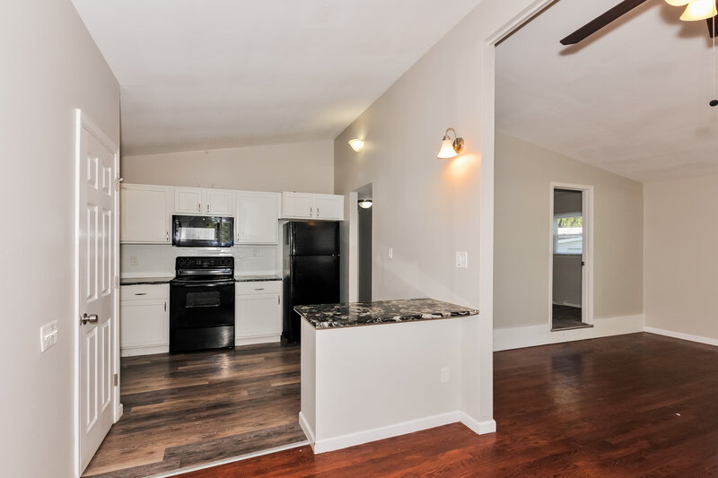 1,400/Mo, 2120 Flamingo Dr Florissant, MO 63031 Kitchen View