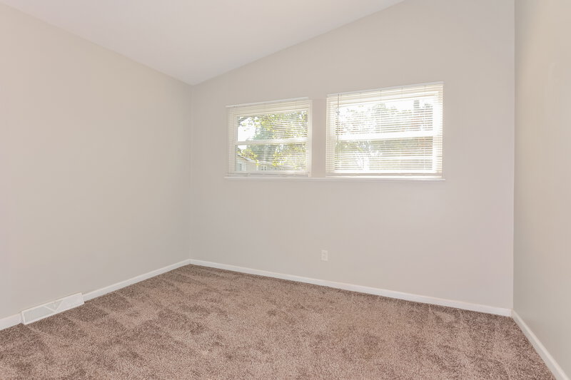 1,400/Mo, 2120 Flamingo Dr Florissant, MO 63031 Bedroom View 2