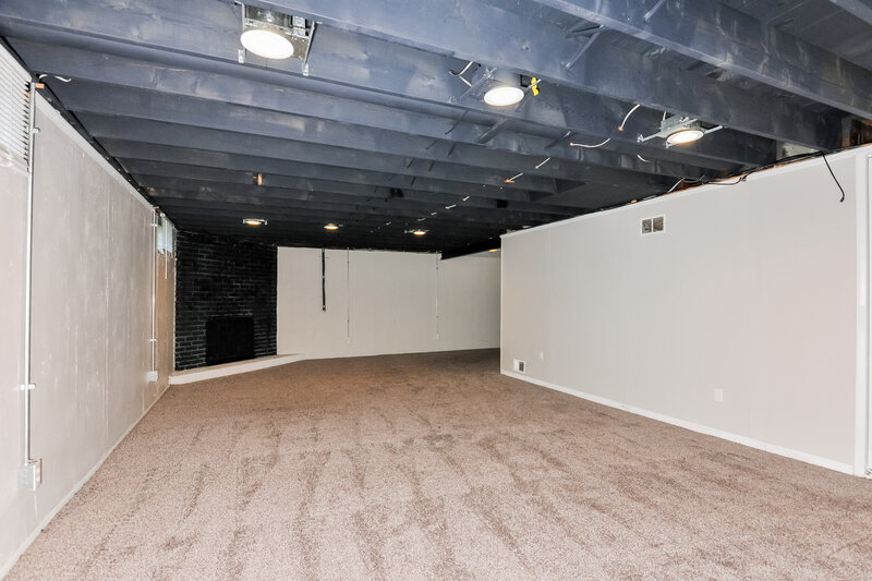 1,400/Mo, 2120 Flamingo Dr Florissant, MO 63031 Basement View 2