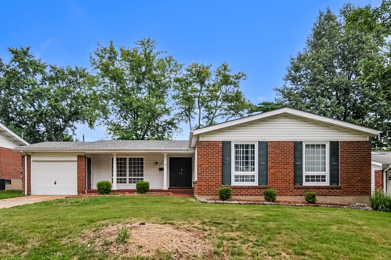 2,090/Mo, 3865 Helmkampf Dr Florissant, MO 63033 External View