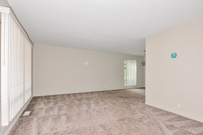 2,090/Mo, 3865 Helmkampf Dr Florissant, MO 63033 Living Room View