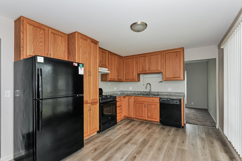 2,090/Mo, 3865 Helmkampf Dr Florissant, MO 63033 Kitchen View 2
