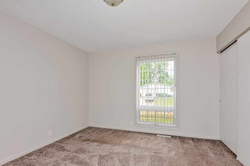 2,090/Mo, 3865 Helmkampf Dr Florissant, MO 63033 Main Bedroom View