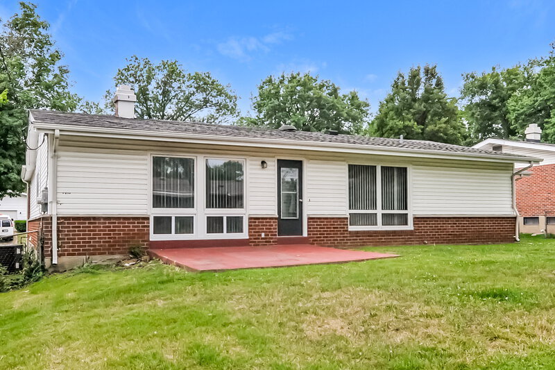 2,090/Mo, 3865 Helmkampf Dr Florissant, MO 63033 Rear View