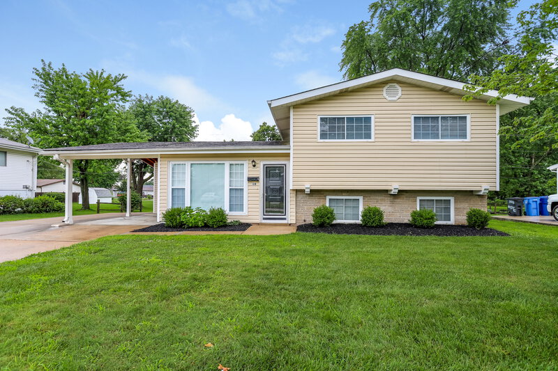 1,520/Mo, 10 Floweridge Ln Florissant, MO 63031 External View