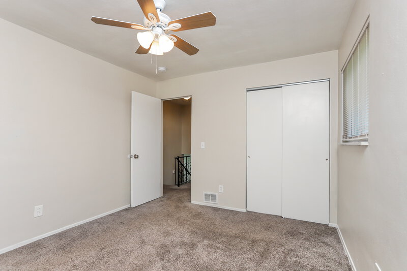 1,520/Mo, 10 Floweridge Ln Florissant, MO 63031 Main Bedroom View