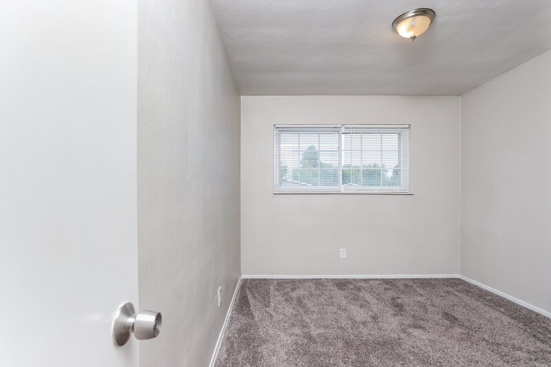 1,520/Mo, 10 Floweridge Ln Florissant, MO 63031 Bedroom View