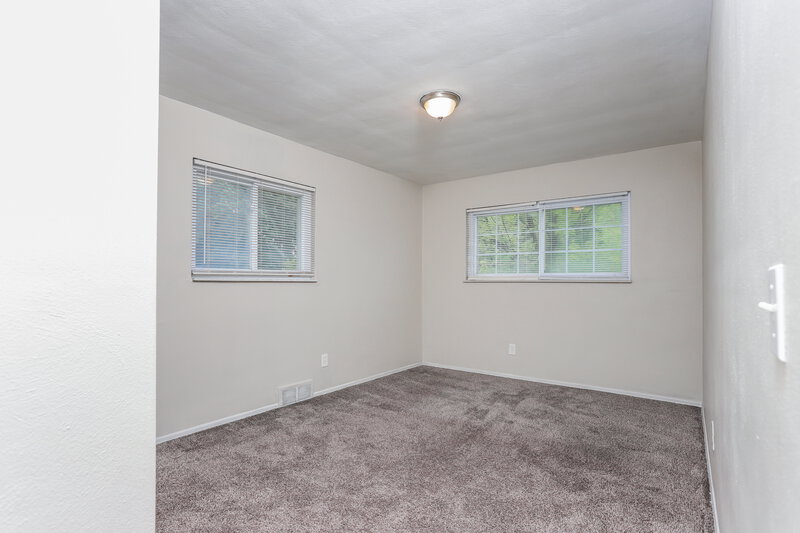 1,520/Mo, 10 Floweridge Ln Florissant, MO 63031 Bedroom View 4