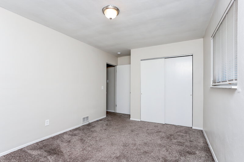 1,520/Mo, 10 Floweridge Ln Florissant, MO 63031 Bedroom View 5