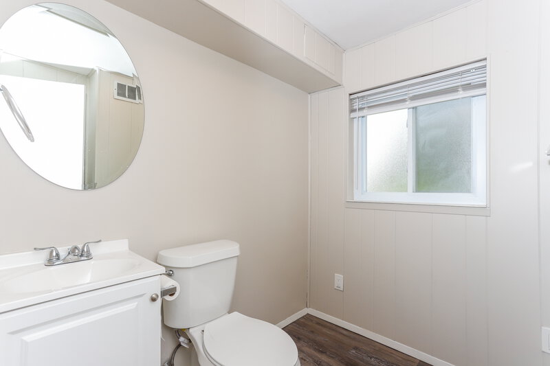 1,520/Mo, 10 Floweridge Ln Florissant, MO 63031 Powder Room View
