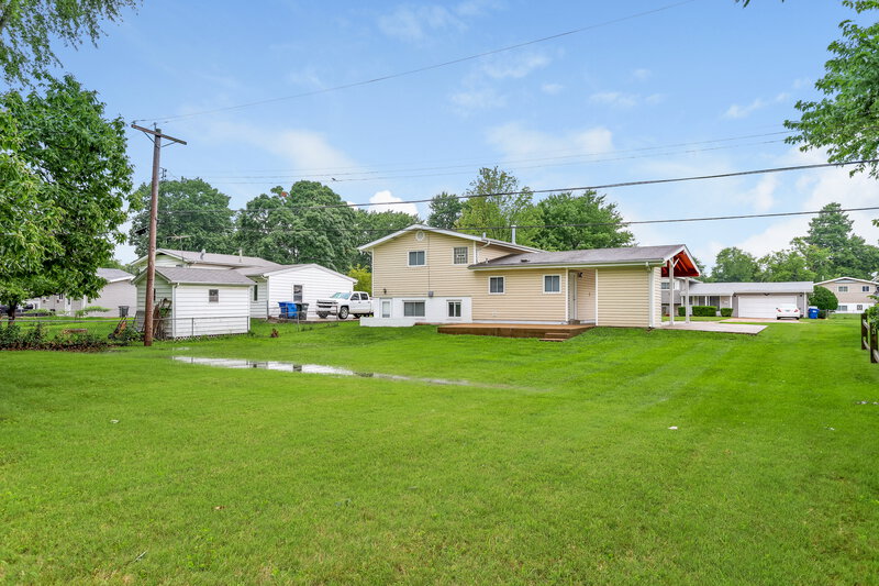 1,520/Mo, 10 Floweridge Ln Florissant, MO 63031 Rear View 2
