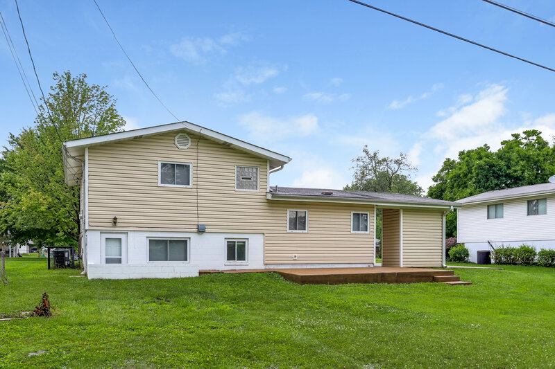 1,520/Mo, 10 Floweridge Ln Florissant, MO 63031 Rear View 3
