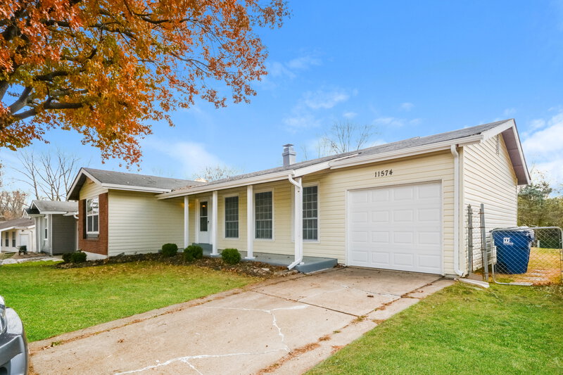 1,755/Mo, 11574 ARROYO DR Florissant, MO 63033 External View