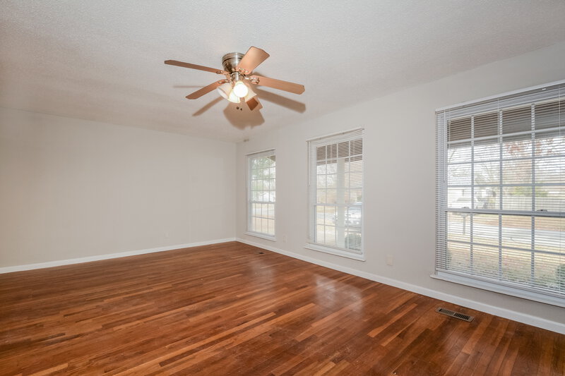 1,755/Mo, 11574 ARROYO DR Florissant, MO 63033 Living Room View 3