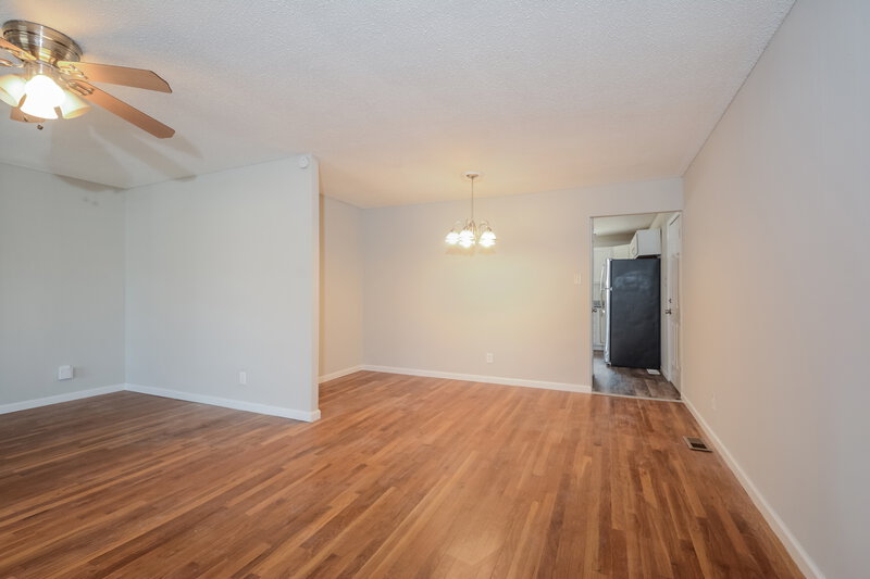 1,755/Mo, 11574 ARROYO DR Florissant, MO 63033 Dining Room View