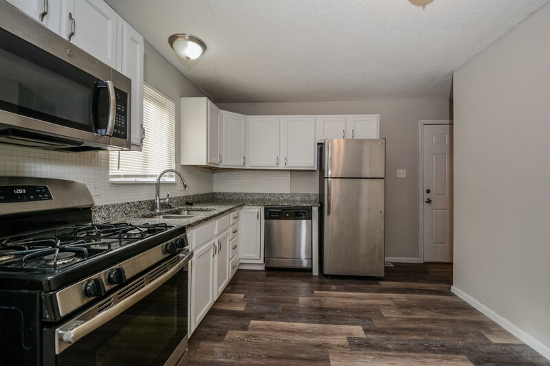 1,755/Mo, 11574 ARROYO DR Florissant, MO 63033 Kitchen View