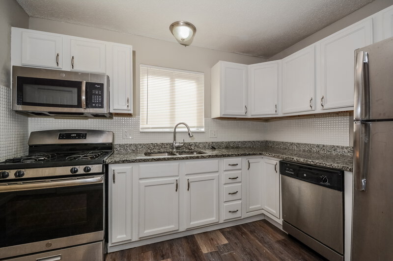 1,755/Mo, 11574 ARROYO DR Florissant, MO 63033 Kitchen View 2