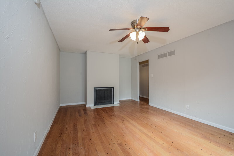 1,755/Mo, 11574 ARROYO DR Florissant, MO 63033 Family Room View