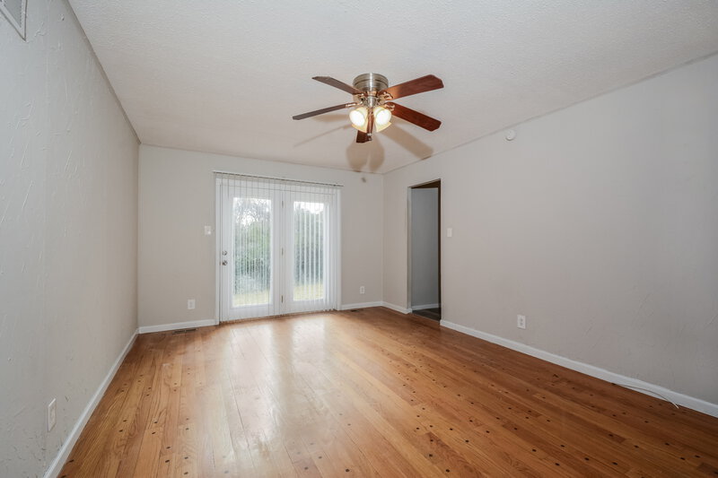 1,755/Mo, 11574 ARROYO DR Florissant, MO 63033 Family Room View 3