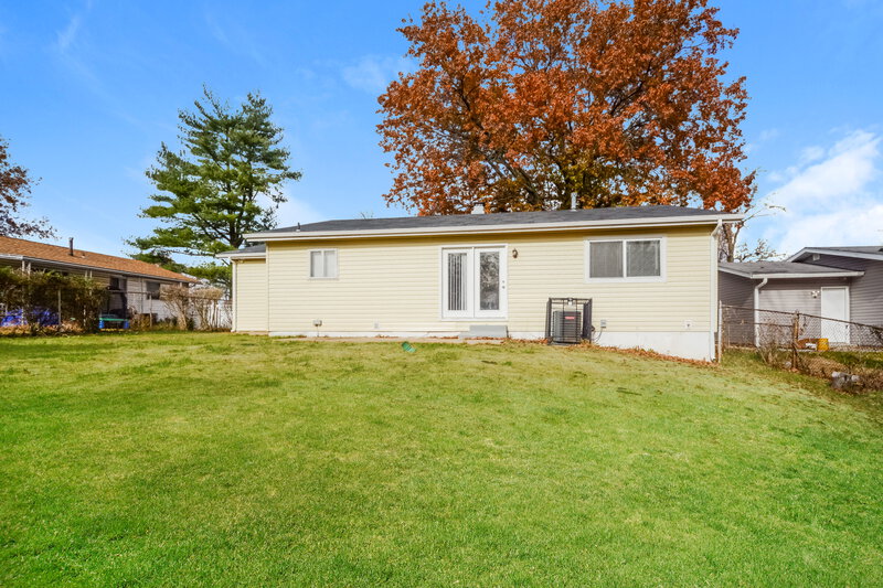 1,755/Mo, 11574 ARROYO DR Florissant, MO 63033 Rear View