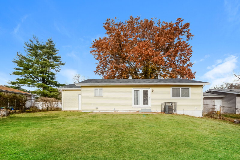 1,755/Mo, 11574 ARROYO DR Florissant, MO 63033 Rear View 2