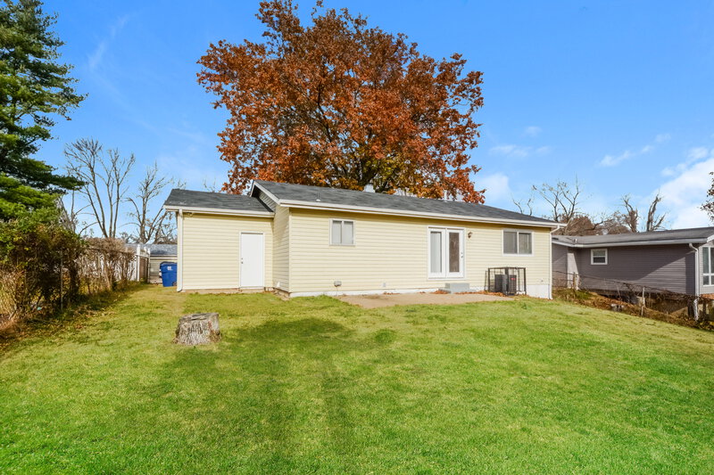 1,755/Mo, 11574 ARROYO DR Florissant, MO 63033 Rear View 3