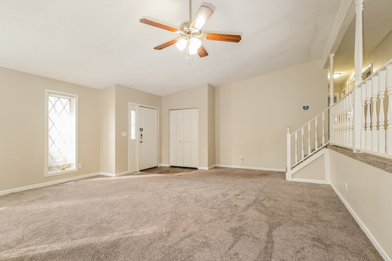2,160/Mo, 11990 Roseview Ln St. L ouis, MO 63138 Living Room View 3