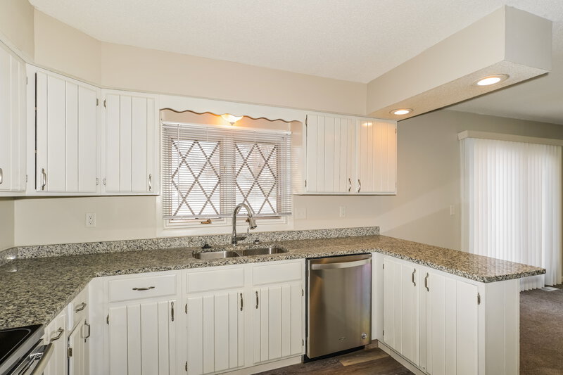 2,160/Mo, 11990 Roseview Ln St. L ouis, MO 63138 Kitchen View