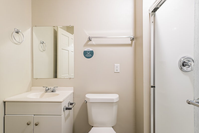 2,160/Mo, 11990 Roseview Ln St. L ouis, MO 63138 Bathroom View