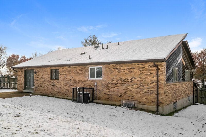 2,160/Mo, 11990 Roseview Ln St. L ouis, MO 63138 Rear View 2