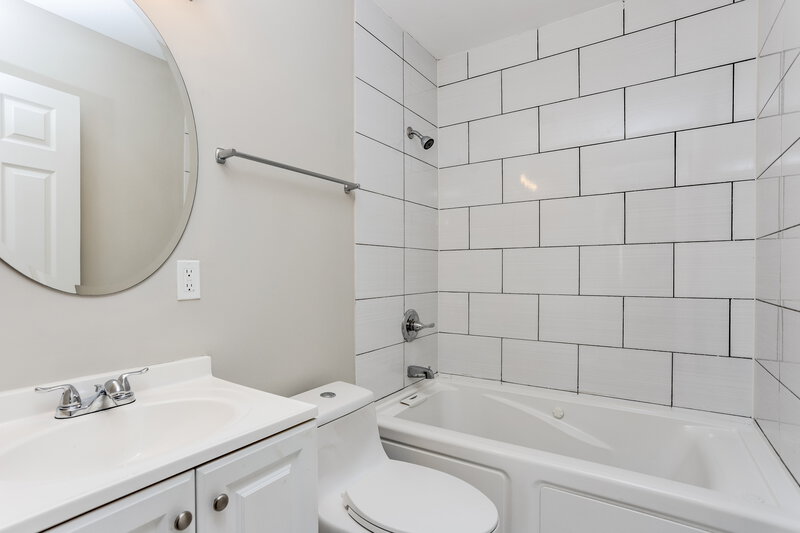 1,500/Mo, 11992 LAKECREST LN St. Louis, MO 63138 Bathroom View