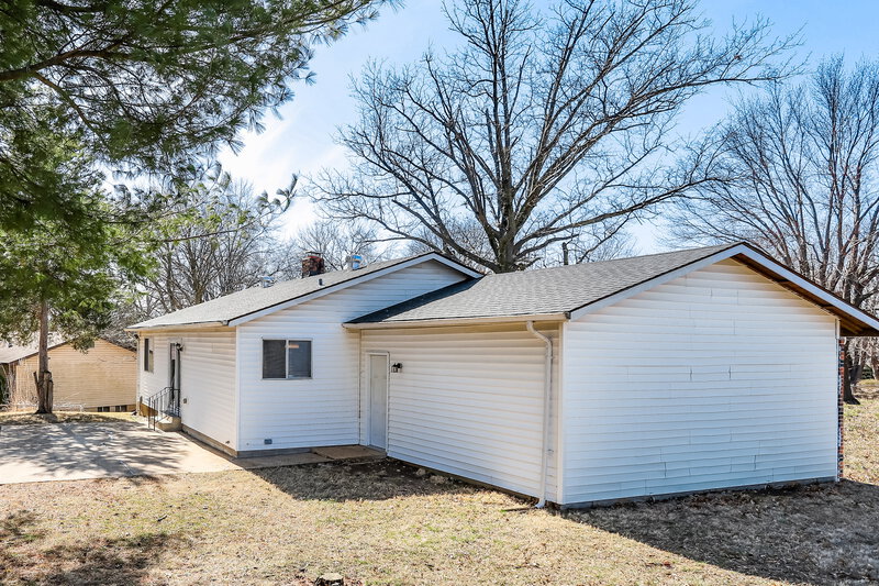 1,500/Mo, 11992 LAKECREST LN St. Louis, MO 63138 Rear View