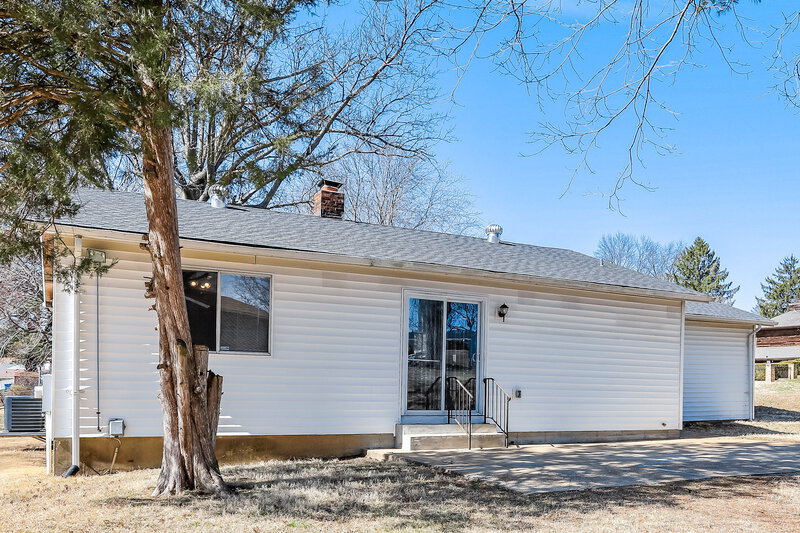 1,500/Mo, 11992 LAKECREST LN St. Louis, MO 63138 Rear View 2