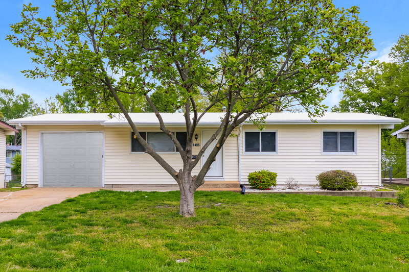 2,370/Mo, 1485 Boulder Dr Florissant, MO 63031 External View