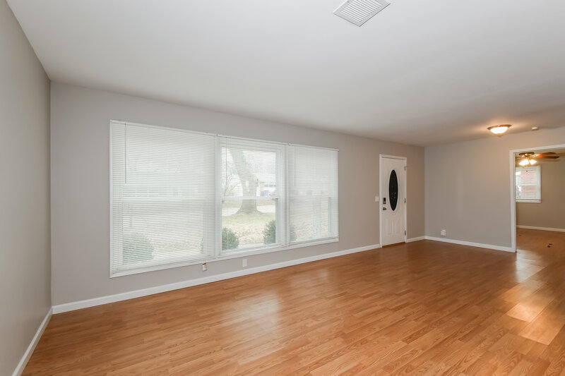 1,440/Mo, 1551 Surf Side Dr St. Louis, MO 63138 Living Room View