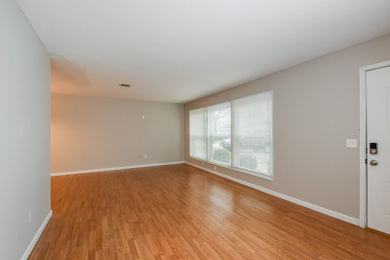 1,440/Mo, 1551 Surf Side Dr St. Louis, MO 63138 Living Room View 2