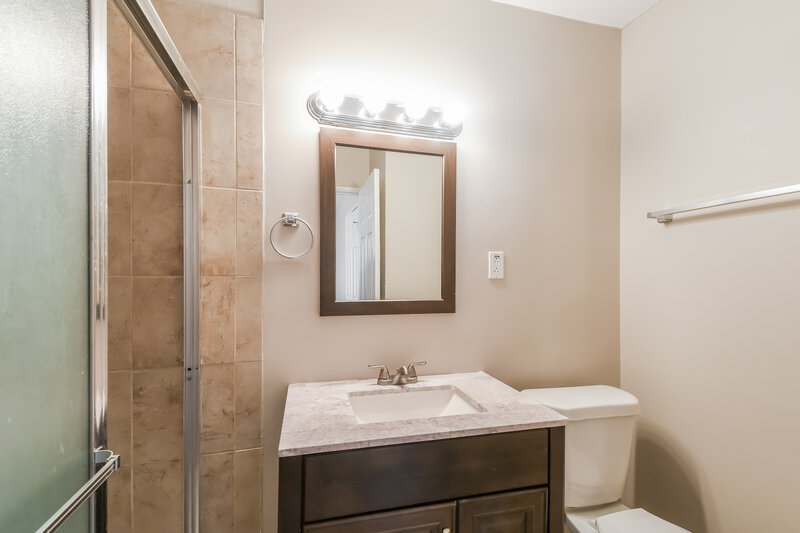 1,440/Mo, 1551 Surf Side Dr St. Louis, MO 63138 Main Bathroom View
