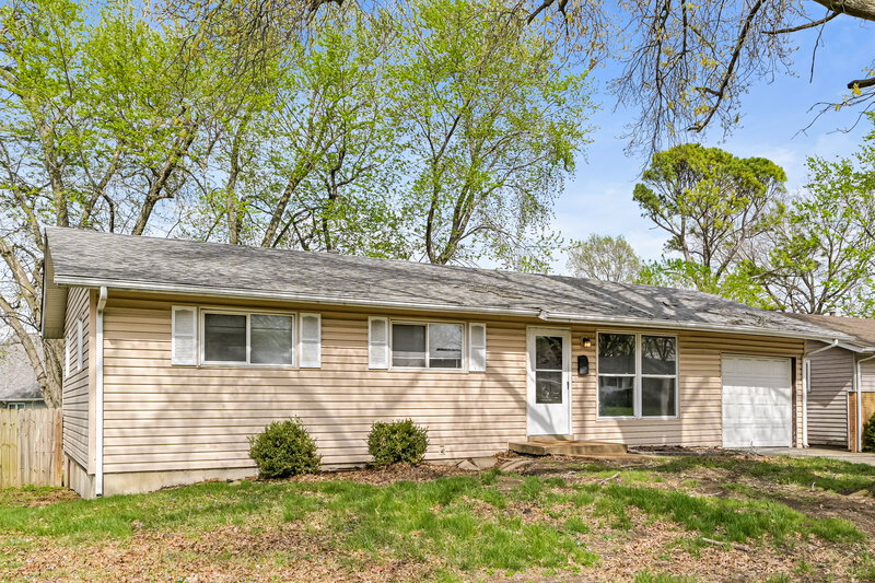 1,660/Mo, 1575 Bobbinray Ave Florissant, MO 63031 External View