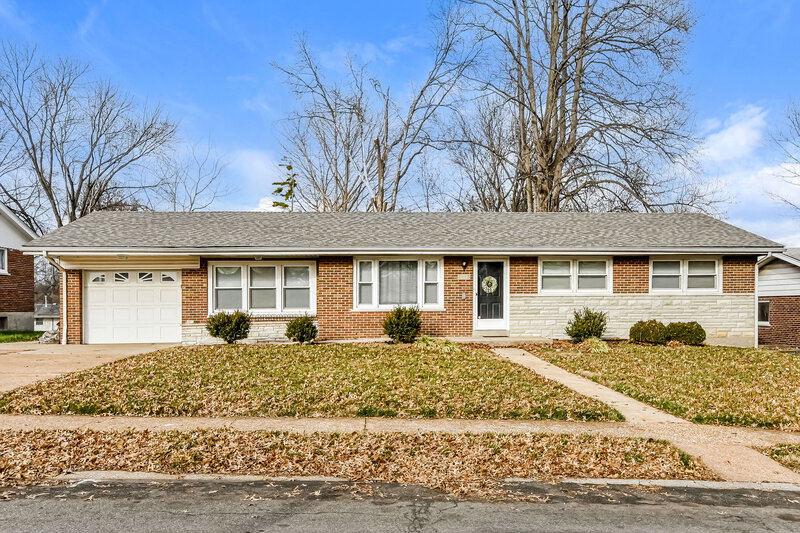 2,270/Mo, 1665 Saint Loretto Dr Florissant, MO 63033 External View