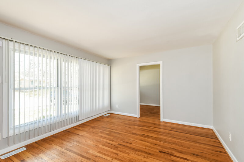 1,290/Mo, 185 Duquette Ln Florissant, MO 63033 Living Room View