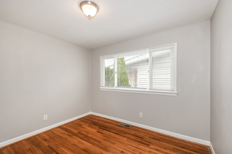 1,290/Mo, 185 Duquette Ln Florissant, MO 63033 Main Bedroom View