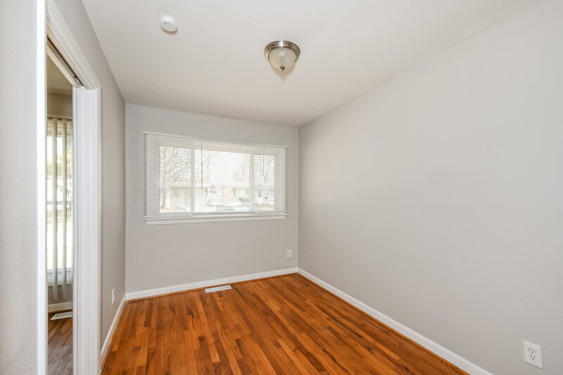 1,290/Mo, 185 Duquette Ln Florissant, MO 63033 Bedroom View