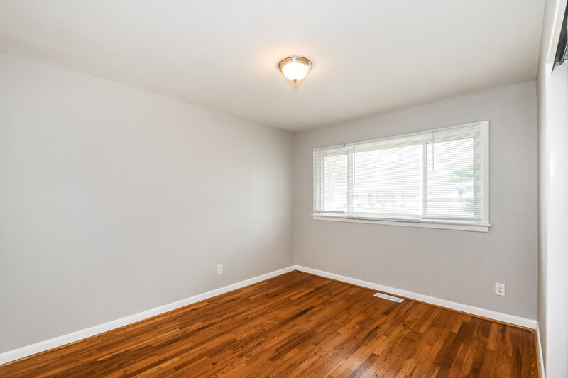 1,290/Mo, 185 Duquette Ln Florissant, MO 63033 Bedroom View 2