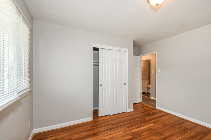 1,290/Mo, 185 Duquette Ln Florissant, MO 63033 Bedroom View 3