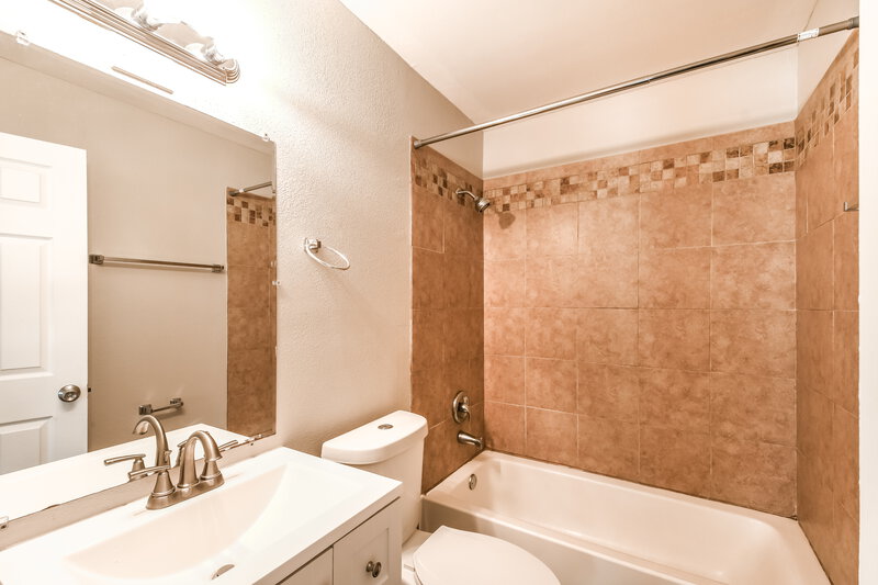 1,290/Mo, 185 Duquette Ln Florissant, MO 63033 Bathroom View
