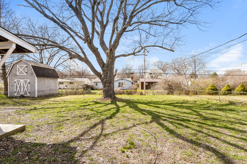 1,290/Mo, 185 Duquette Ln Florissant, MO 63033 Rear View