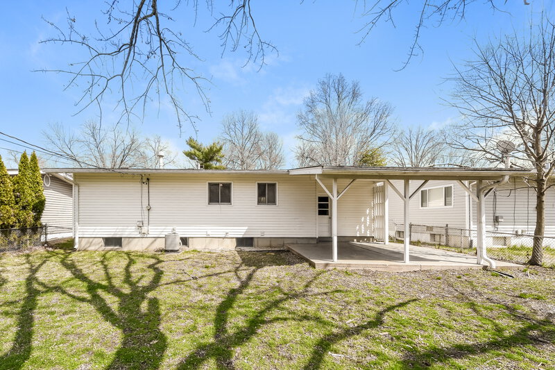 1,290/Mo, 185 Duquette Ln Florissant, MO 63033 Rear View 2