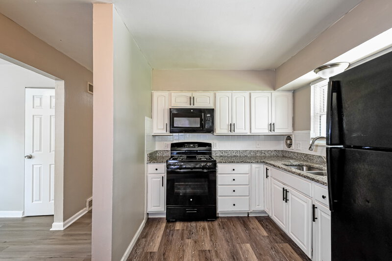 2,165/Mo, 1850 Shirlene Dr Florissant, MO 63031 Kitchen View