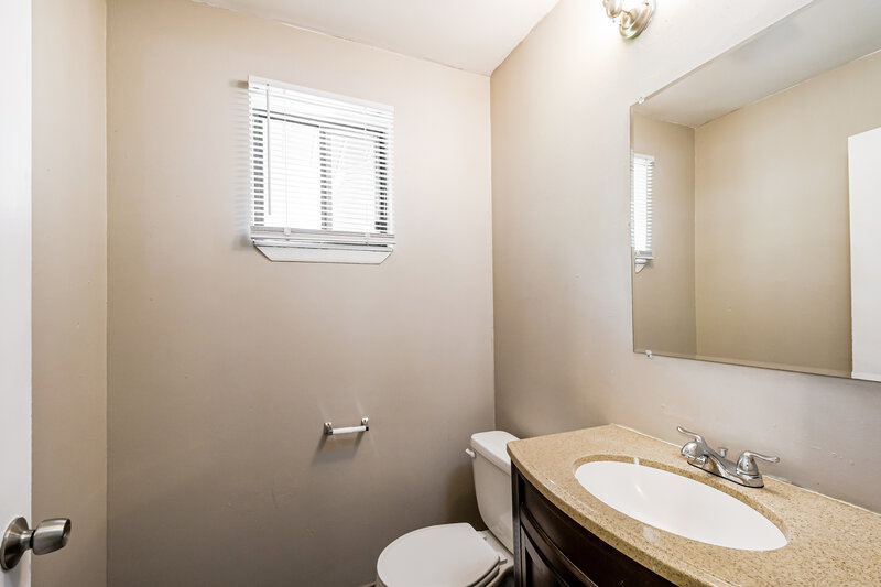 2,165/Mo, 1850 Shirlene Dr Florissant, MO 63031 Main Bathroom View