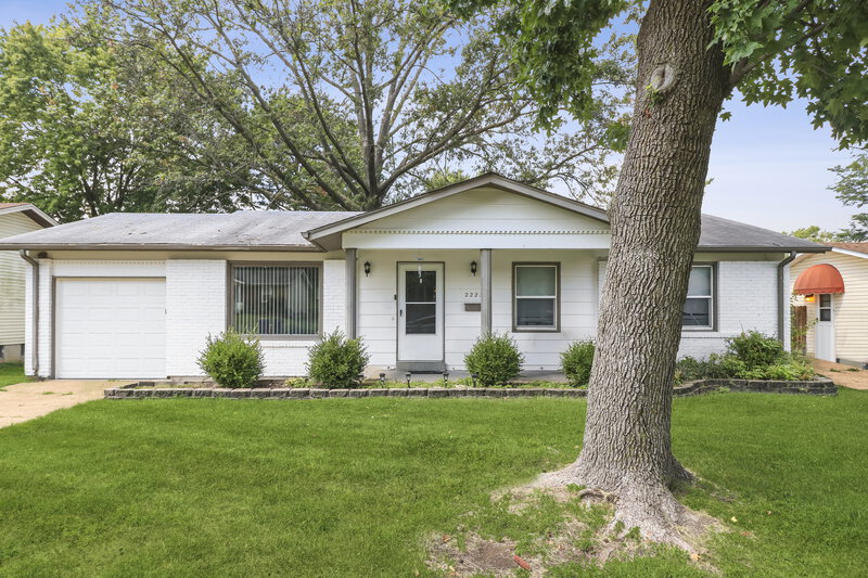 1,940/Mo, 2223 Farnham Ln Florissant, MO 63033 External View